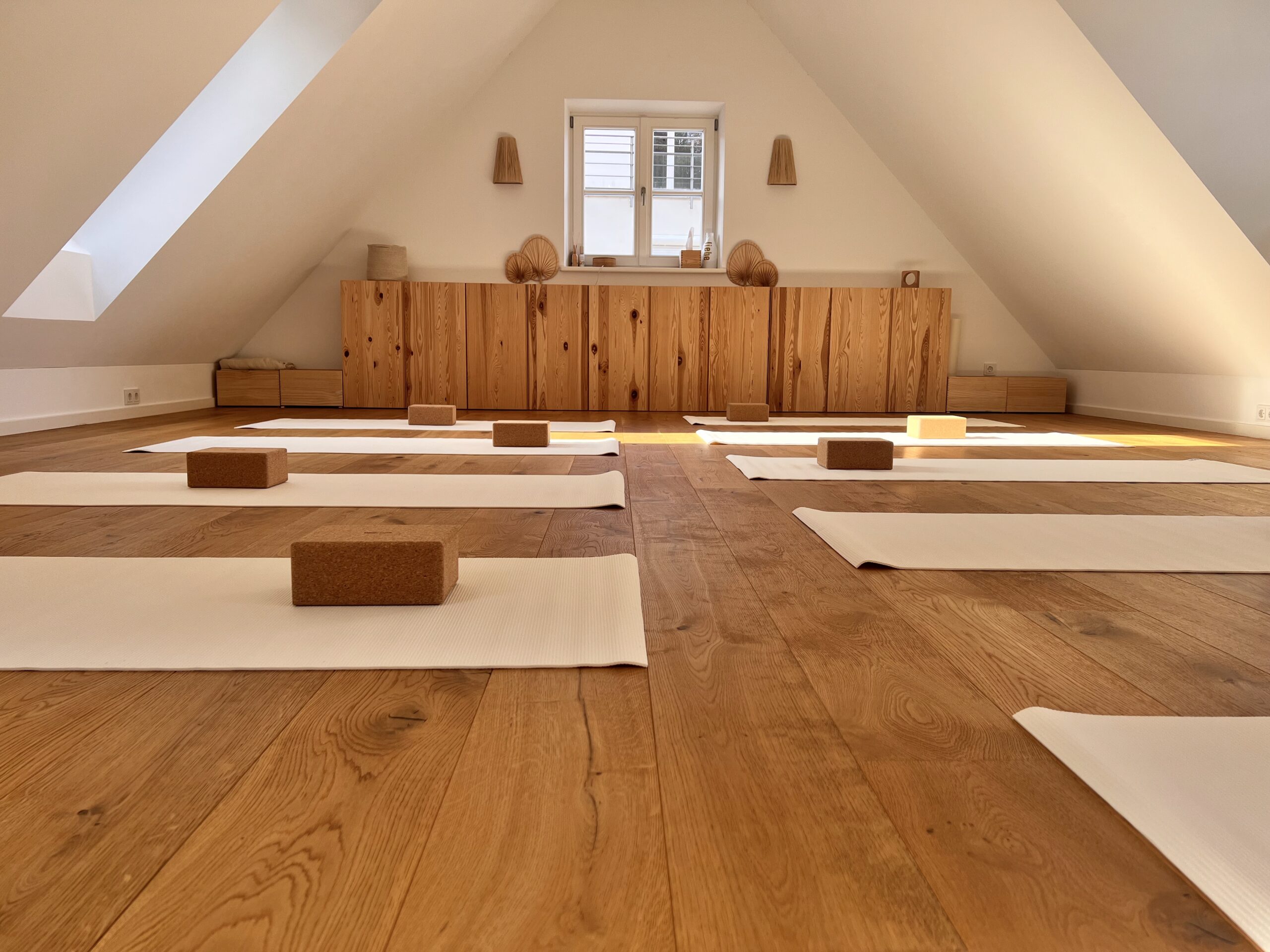 Interiour Design und Yogaatmosphäre zum Wohlfühlen